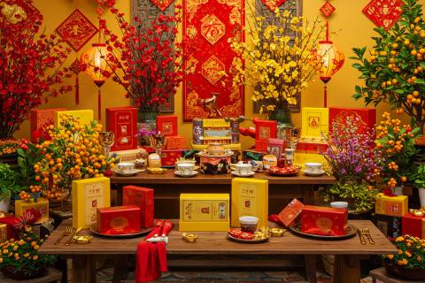 Mang Hương Xuân Về Nhà Với Quà Tết Nõn Trà Minh Trí Tuệ